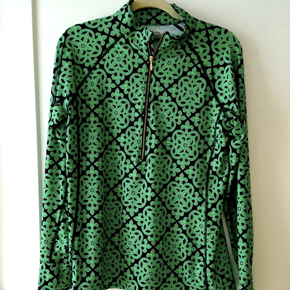 Crown & Ivy sports shirt size small